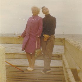 Ma maman et moi, jetée de Deauville, 1968